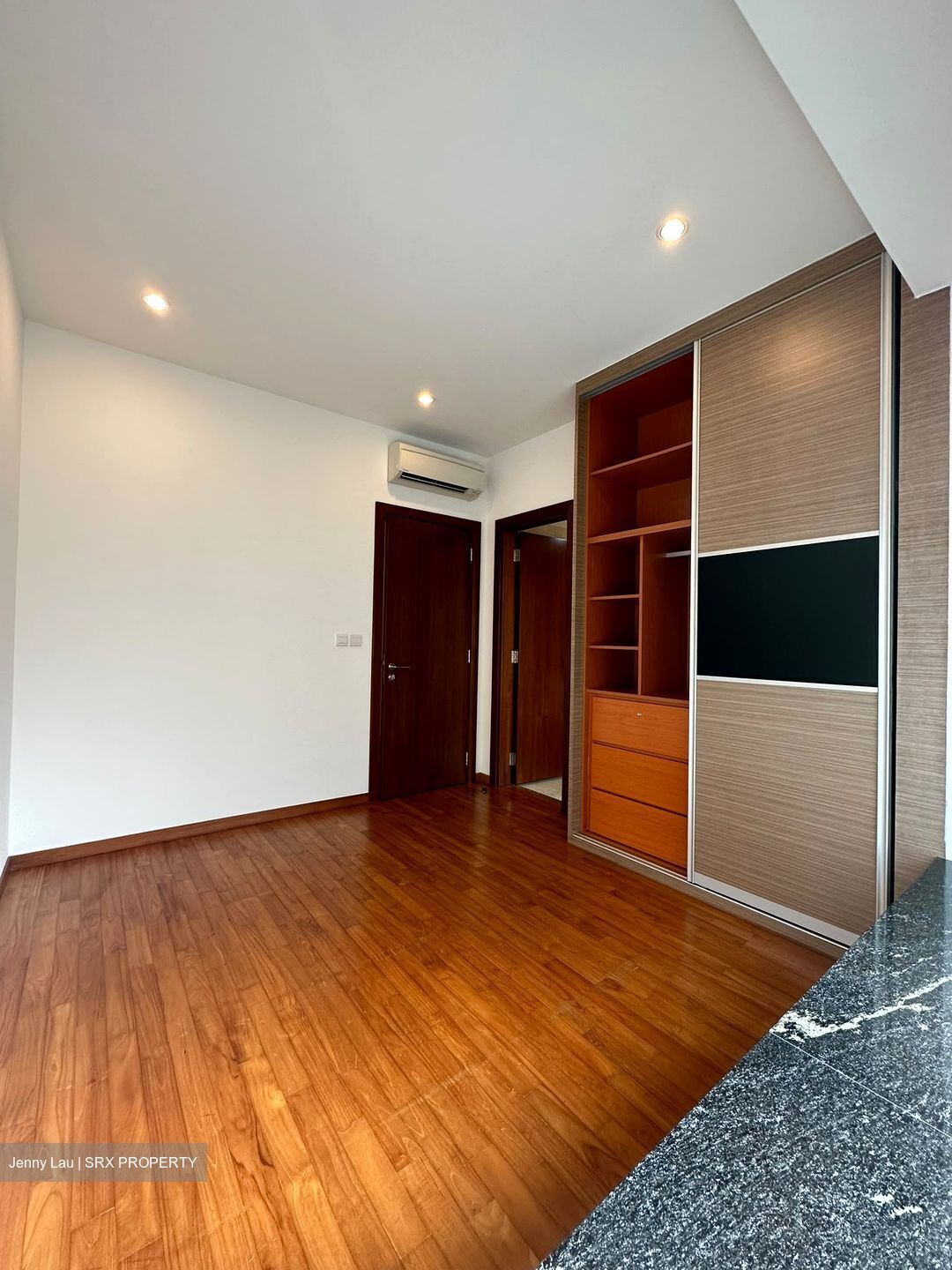 Holland Link (D10), Terrace #579188661